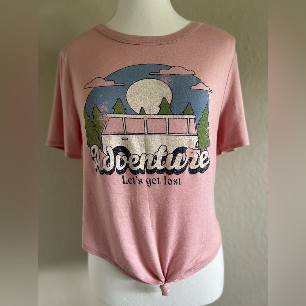 GAZE Pink Cropped Adventure Graphic Top EUC